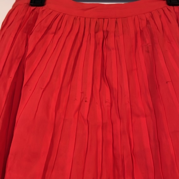 Jennifer Lauren pleated skirt for women with built in lining. Size M - Picture 4 of 6
